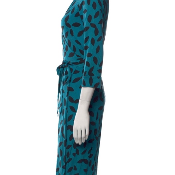 Diane Von Furstenberg Julian Silk Wrap Dress Size 2 - Picture 2 of 3